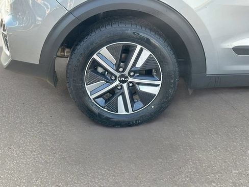 Certified 2022 Kia Niro LXS FWD image 28