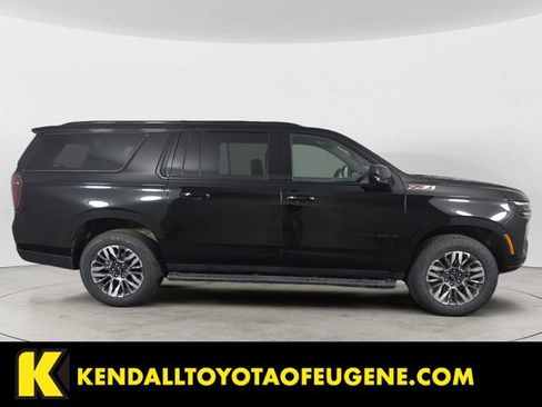 Used 2025 Chevrolet Suburban Z71 AWD/4WD image 6