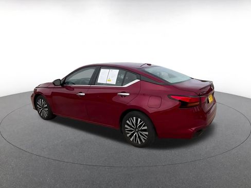 Used 2025 Nissan Altima 2.5 SV FWD image 10
