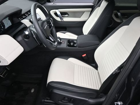 Certified 2025 Land Rover Discovery Sport Dynamic SE image 5