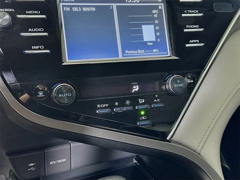 Used 2018 Toyota Camry XSE image 21