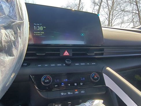 New 2025 Hyundai Elantra SEL image 16