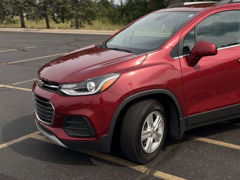 Used 2019 Chevrolet Trax LT w/ LT Convenience Package FWD image 9