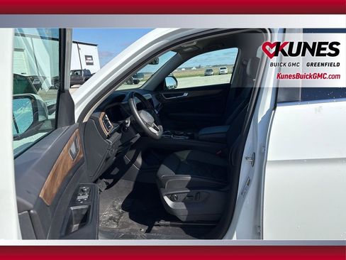 Used 2025 Volkswagen Atlas SE AWD/4WD image 31