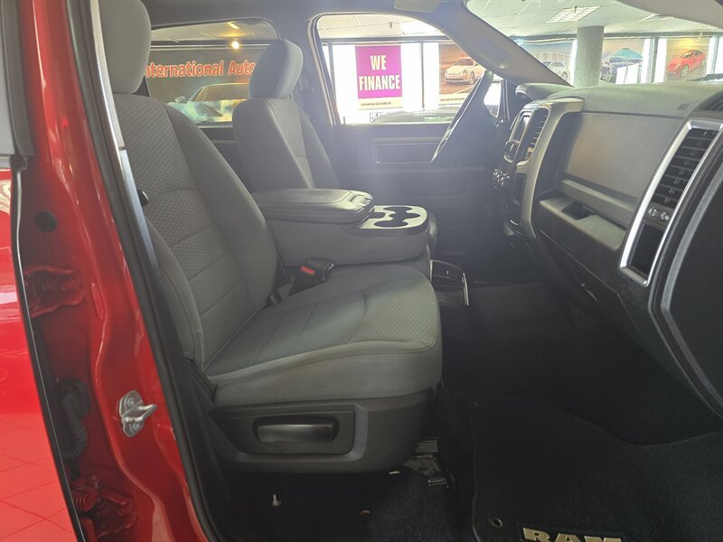 Used 2019 RAM 1500 Classic SLT AWD/4WD image 12