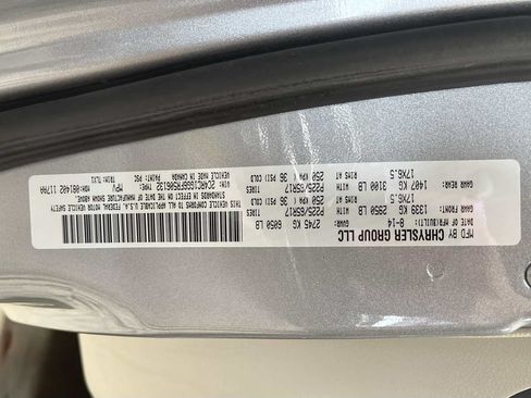 Used 2015 Chrysler Town & Country Limited Platinum FWD image 38