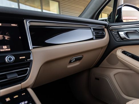 Certified 2026 Porsche Macan AWD/4WD image 30