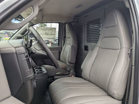 Used 2025 Chevrolet Express 2500 w/ Driver Convenience Package RWD image 5
