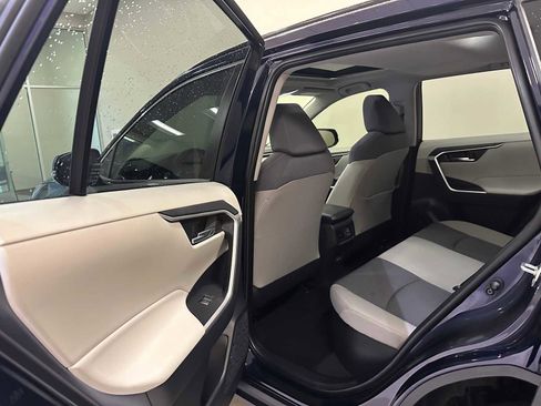 Used 2025 Toyota RAV4 XLE w/ Convenience Package image 31