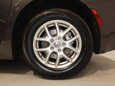 Used 2023 Chrysler Pacifica Touring-L image 30