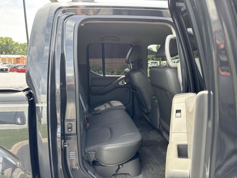 Used 2011 Nissan Frontier SL AWD/4WD image 34