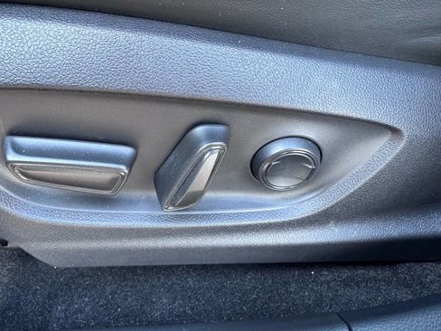 Used 2025 Toyota Crown Signia Limited image 13