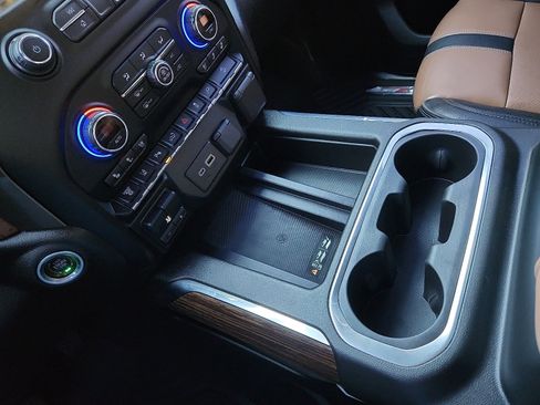 Used 2021 Chevrolet Silverado 2500 High Country w/ Technology Package image 25