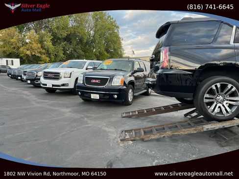 Used 2017 GMC Yukon SLE w/ SLE Value Package image 18