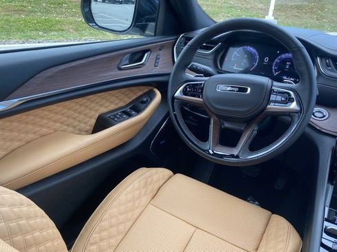 New 2025 Jeep Grand Cherokee Summit image 36