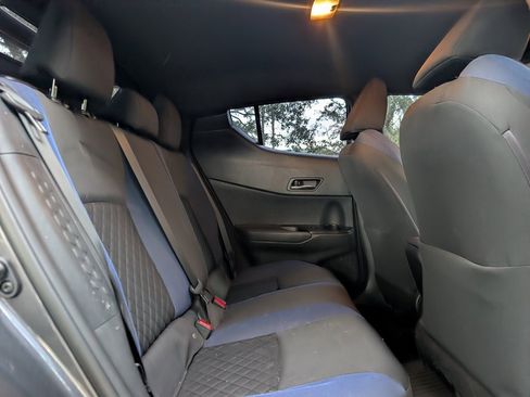 Used 2021 Toyota C-HR XLE image 19