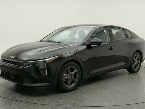 Used 2025 Kia K4 LXS image 3