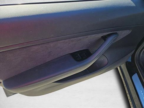 Used 2018 Tesla Model 3 Mid Range image 11