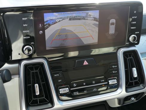 Used 2023 Kia Sorento EX image 19