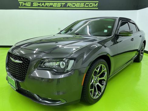 Used 2018 Chrysler 300 S w/ 300S Premium Group RWD image 5