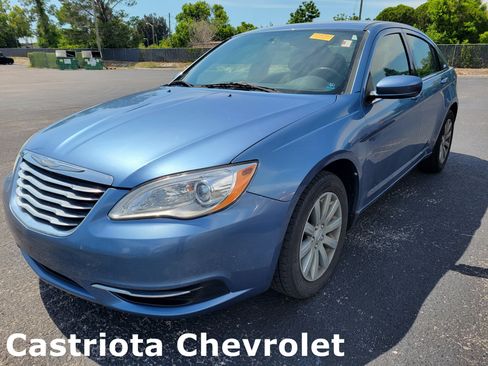Used 2011 Chrysler 200 Touring FWD image 1