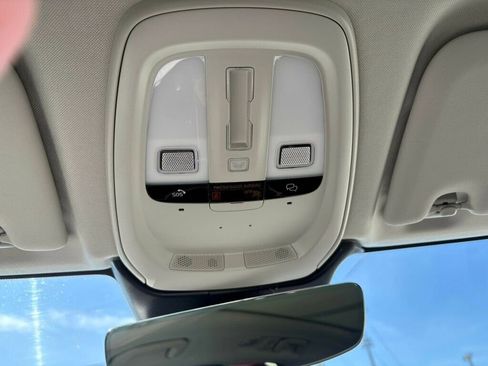 Used 2023 Volvo XC60 B5 Plus image 34