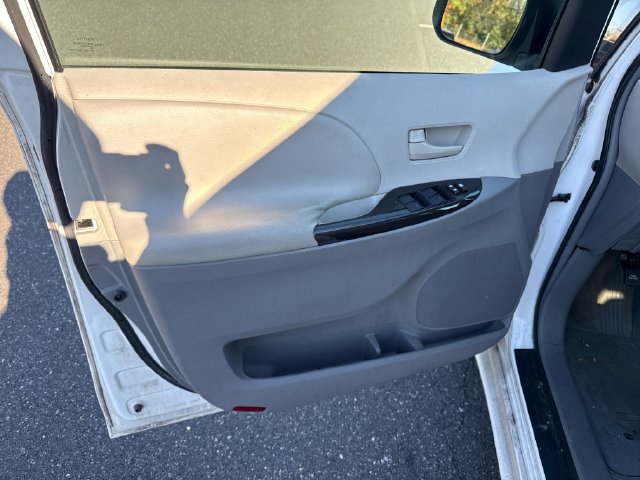 Used 2011 Toyota Sienna LE FWD image 20