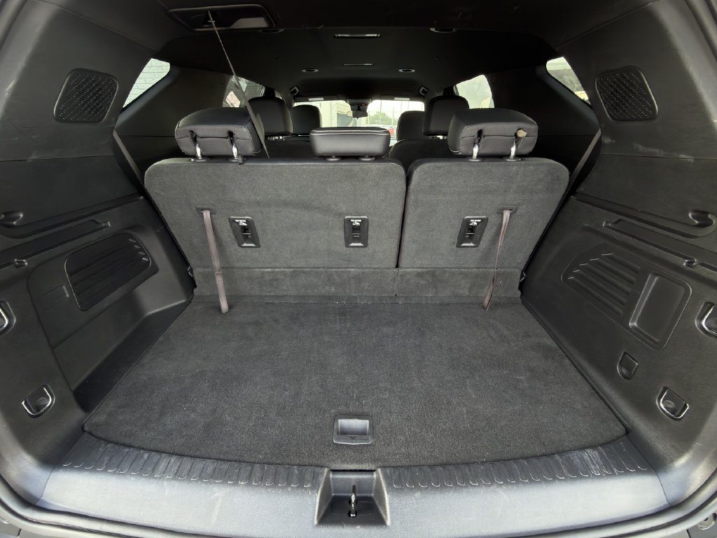 Used 2025 Chevrolet Traverse LT FWD image 28