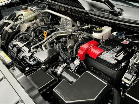 Used 2023 Nissan Rogue S image 28