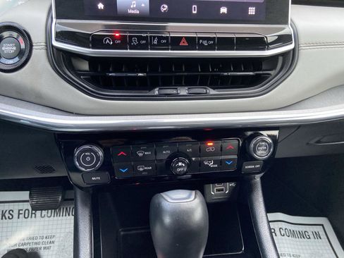 Used 2023 Jeep Compass Limited image 21