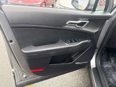 Used 2023 Kia Sportage LX image 18