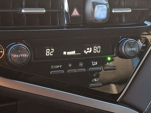 Used 2022 Toyota Camry SE image 15