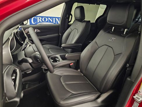 New 2026 Chrysler Pacifica Select image 12