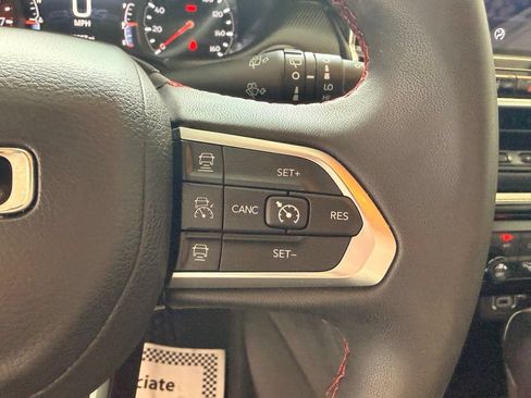 Used 2025 Jeep Compass Trailhawk AWD/4WD image 30