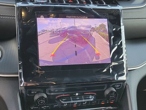 New 2025 Jeep Grand Cherokee Laredo X AWD/4WD image 9