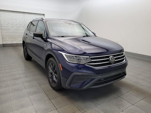 Used 2022 Volkswagen Tiguan SE w/ Panoramic Sunroof Package FWD image 13