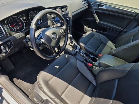 Used 2019 Volkswagen Golf S FWD image 11