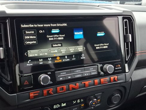 Used 2025 Nissan Frontier PRO-4X AWD/4WD image 17