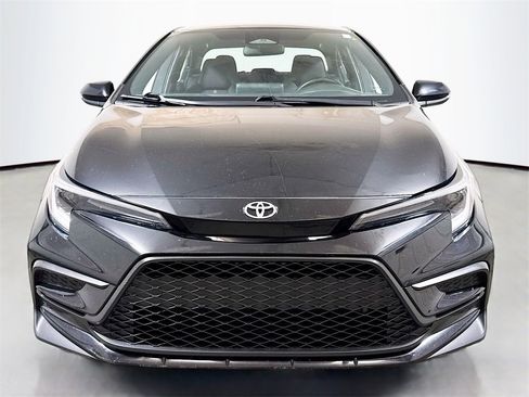 Used 2023 Toyota Corolla SE image 2