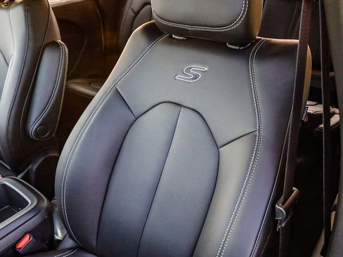 New 2026 Chrysler Pacifica Select w/ S Appearance Package image 26