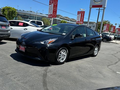 Used 2022 Toyota Prius LE FWD image 2