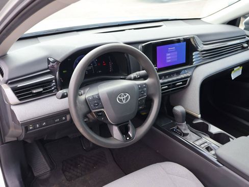 Used 2025 Toyota Camry LE w/ Convenience Package FWD image 17