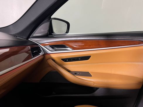 Used 2020 BMW M550i xDrive w/ Executive Package image 30