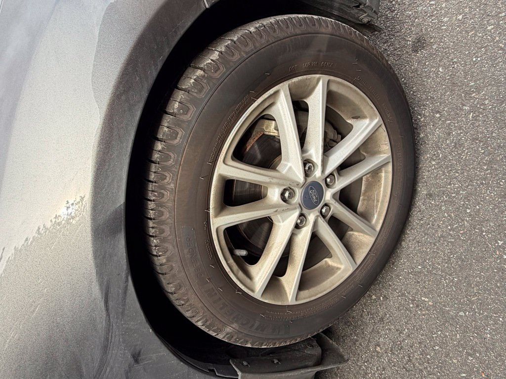 Used 2016 Ford Focus SE w/ SE Cold Weather Package FWD image 12