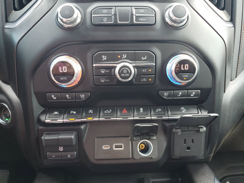 Used 2021 GMC Sierra 1500 AT4 w/ AT4 Value Package AWD/4WD image 22