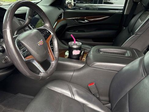 Used 2020 Cadillac Escalade Premium Luxury AWD/4WD image 4