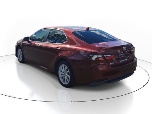 Used 2021 Toyota Camry LE image 4