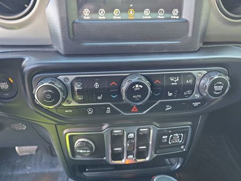 Used 2021 Jeep Wrangler Unlimited Willys image 24