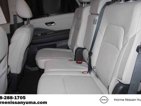 New 2025 Nissan Pathfinder SL image 5