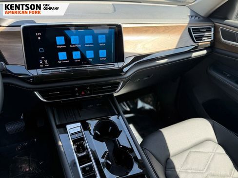 Used 2025 Volkswagen Atlas SE AWD/4WD image 25